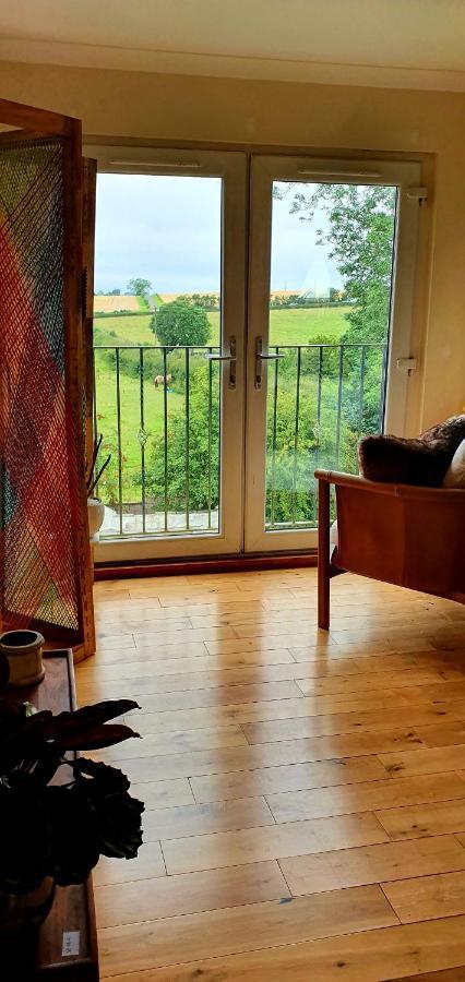 The Grumpy Schnauzer BnB: Luxe Suite with Hot Tub & Farm Stay Airdrie Exterior photo