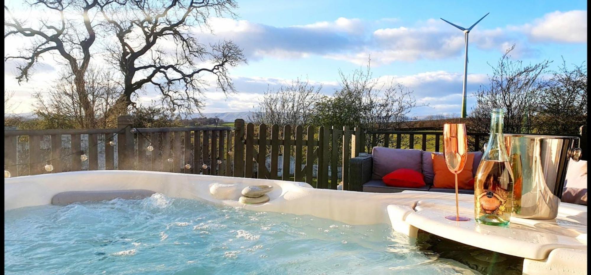 The Grumpy Schnauzer BnB: Luxe Suite with Hot Tub & Farm Stay Airdrie Exterior photo